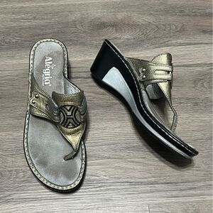 Alegria 40 (US 9.5-10) Heeled Sandals Lola Gold Glitter Thong Adjustable Leather